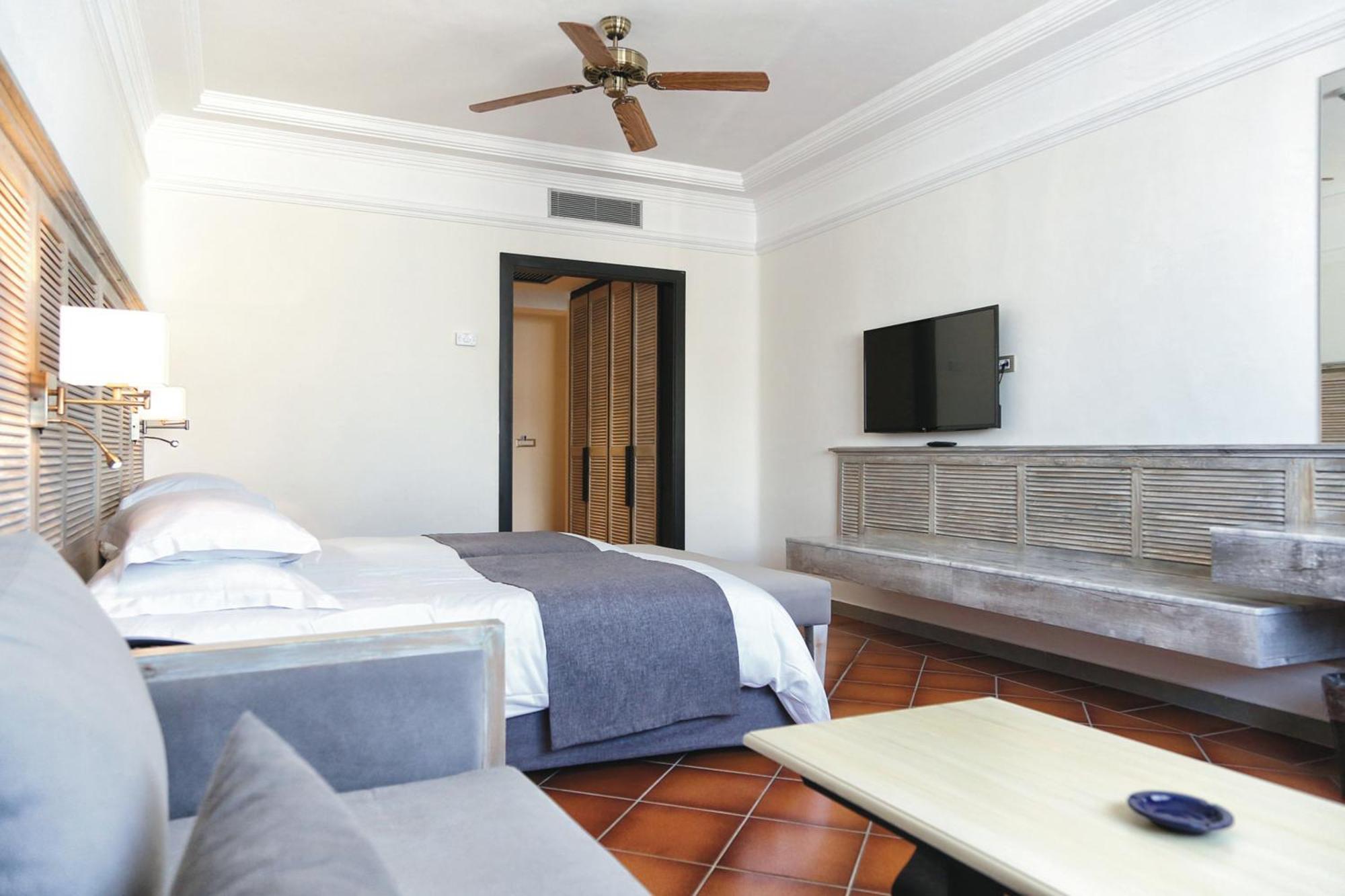 Double Room,1740678239:JPEG